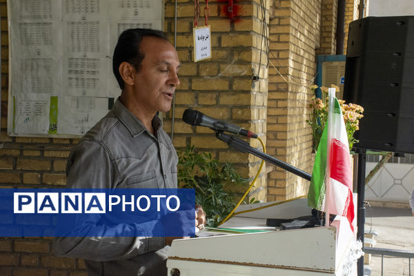 جوانه‌های محلاتی ورود به دوره متوسطه را با جشن جوانه‌ها آغاز کردند