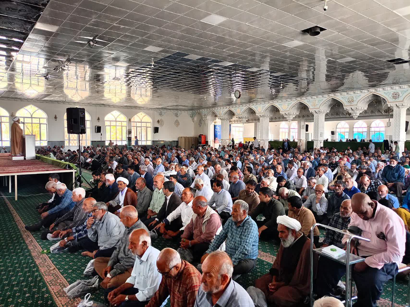 نماز عبادی سیاسی جمعه در کاشمر برگزار شد