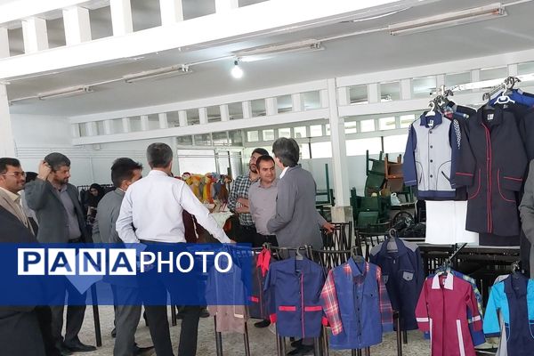 برگزاری نمایشگاه لباس فرم دانش‌آموزی در شهرستان باخرز 