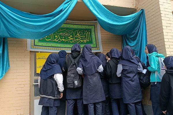 مراسم ولادت حضرت فاطمه‌ و‌ برپایی‌چایخانه‌در‌ دبیرستان وکیلی3 ( یغمای نیشابوری)