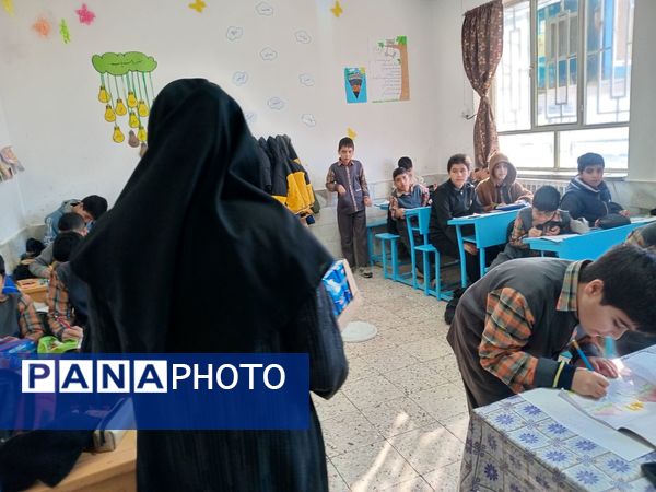 توزیع شیر گامی برای سلامت و نشاط دانش‌آموزان در دبستان شهید پسندیده فدافن 