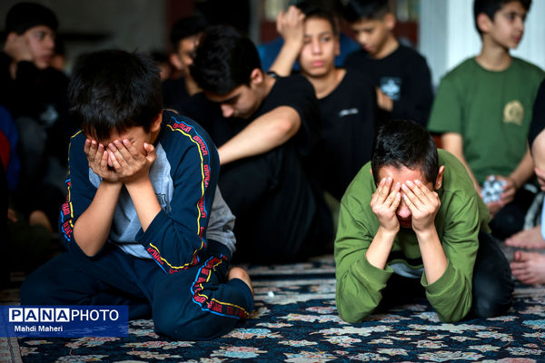 اعتکاف دانش‌آموزی در مسجد قمربنی هاشم (ع)