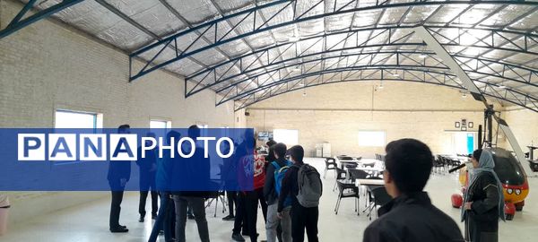 بازدید دانش‌آموزان دبیرستان شهید صدوقی از مرکز هوانوردی پردیس