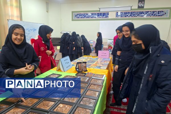 نمایشگاه آثار مسابقات جشنواره فرهنگی هنری امید فردا 
