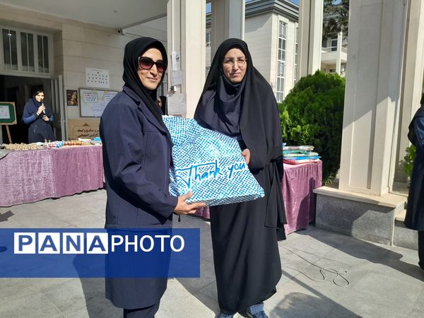 اهدای جوایز برگزیدگان جشنواره خوارزمی، مسابقات قرآنی در دبیرستان مصلی نژاد حضرت زهرا(س)