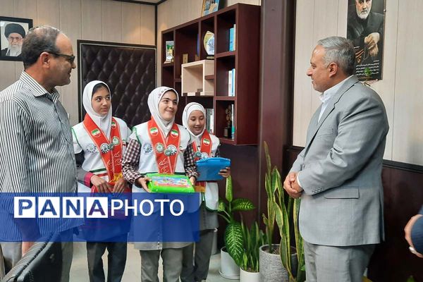 دیدار دانش آموزان پیشتاز پاکدشت با مدیرکل آموزش و پرورش شهرستانهای تهران