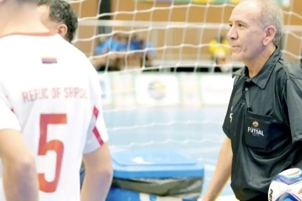 قضاوت معلم ورزش قرچکی در نیمه‌نهایی فوتسال دانش‌آموزان جهان