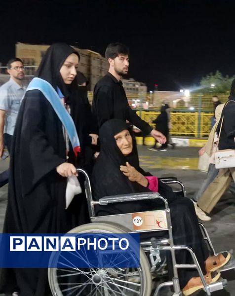 خدمت جوانان هلال‌احمر همدان به زائران رضوی در طرح ملی «قدم به قدم در مسیر بهشت»