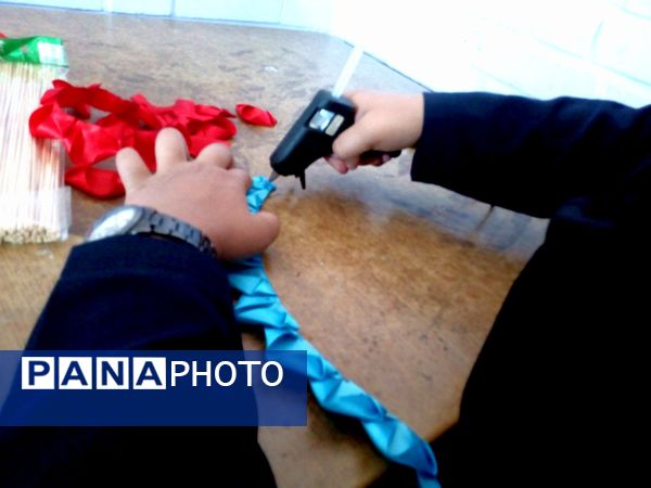آموزش ساخت گل روبانی در دبیرستان دخترانه فاطمیه