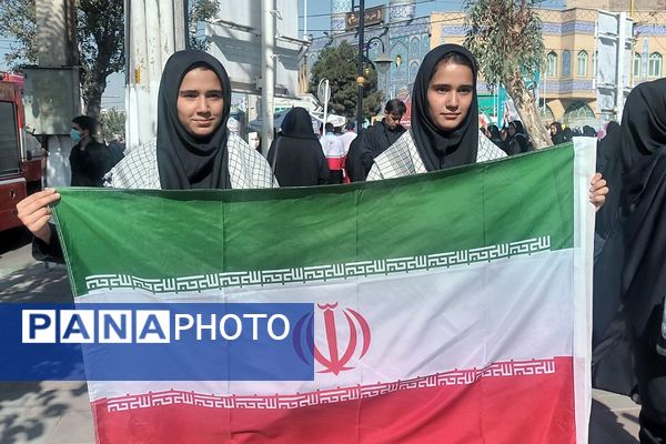 حماسه حضور دانش‌آموزان قرچکی در یوم الله ۱۳ آبان