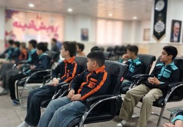 تجلیل امام جمعه از دانش‌آموزان دبستان سعادت محمدشهر کرج 