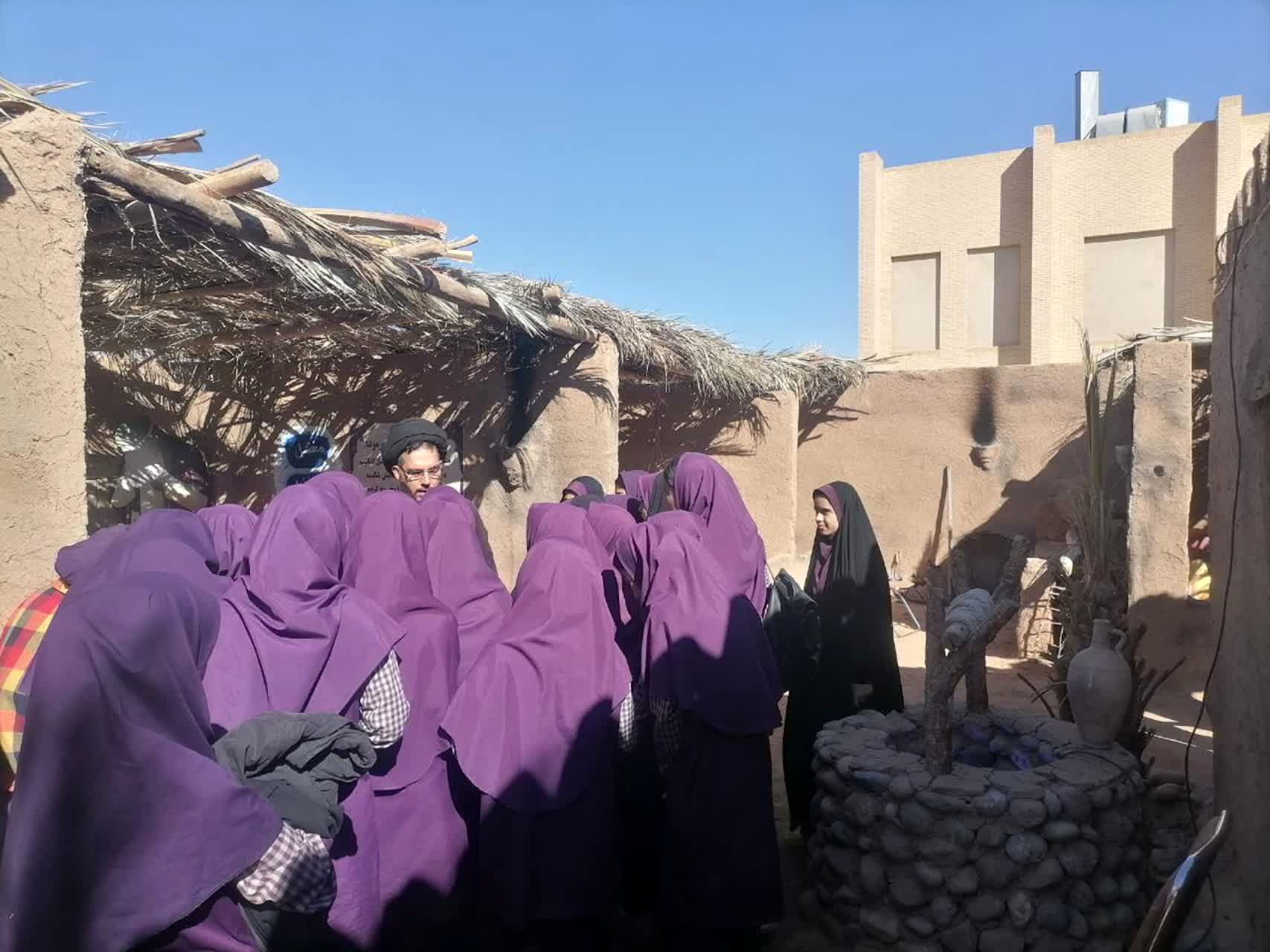 آشنایی نوجوانان با تاریخ صدر اسلام در نمایشگاه حدیث غربت یزد