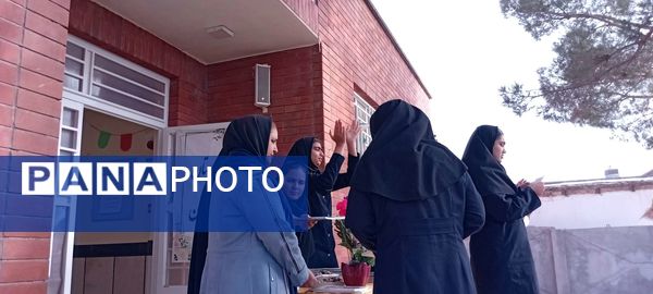 تجلیل از دانش آموزان چادری دبیرستان مادرمهربان خلیل آباد