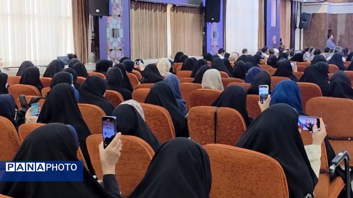 روز پایانی نخستین دوره دو روزه هوش مصنوعی برای معلمان خراسان رضوی