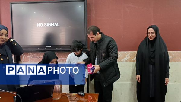 مراسم تجلیل از پژوهشگران برتر با موضوع دنیای بدون دخانیات در شهرستان رباط‌کریم