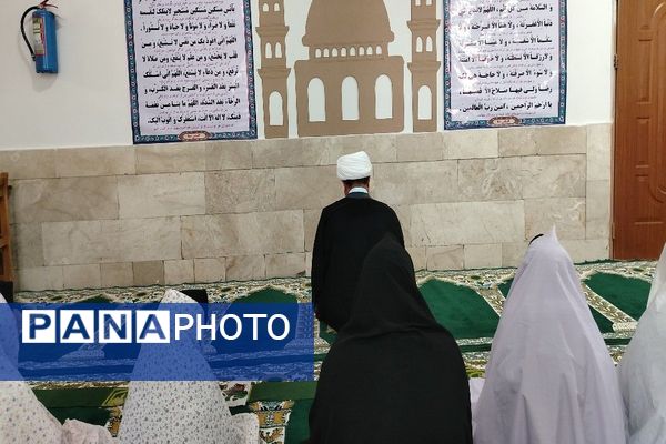 اقامه نماز جماعت ظهر و عصردر دبیرستان شهید مجید دهنوی 