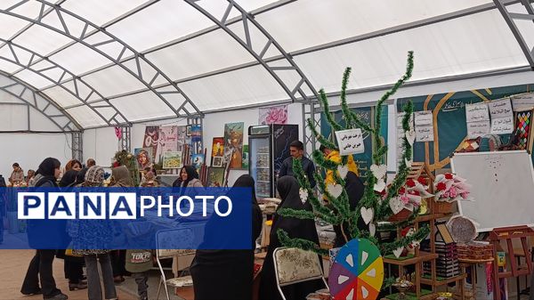 نمایشگاه یلدا در سایه‌سار چنار کهن لاهیجان تبریز گشایش یافت