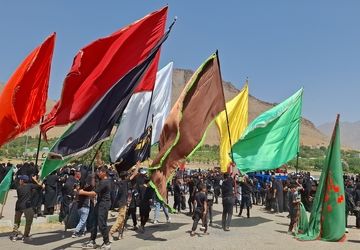 خیابان‌ها در سوگ حسین (ع)
