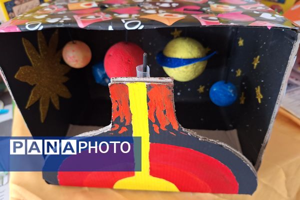 نمایشگاه دست سازه‌های علوم و آزمایشگاه در دبیرستان پویش 