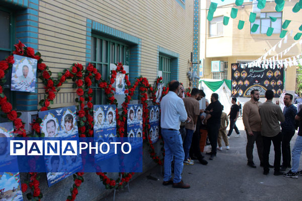 جلوه‌هایی از همدلی گروه‌های مردمی در برپایی یادواره شهدای روستای فردو