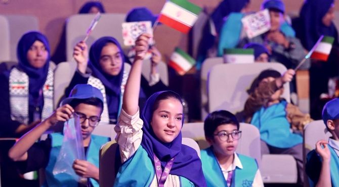 استیج‌ نمایش شادانه در جشنواره فیلم کودک؛ خاله سارا، گُلی، خاله شادونه