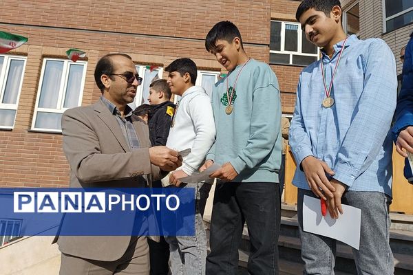 قهرمانی تیم والیبال مدرسه انصارالمهدی در مسابقات منطقه