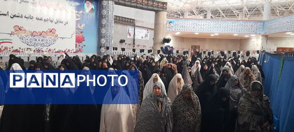 نماز جمعه سدی محکم در برابر دشمن