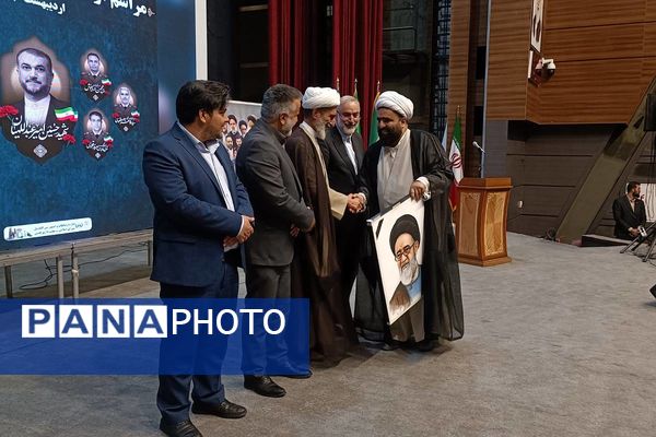 آیین گرامی داشت اولین سالگروز شهادت شهدای خدمت در سالن باغ ملی شهرستان قدس
