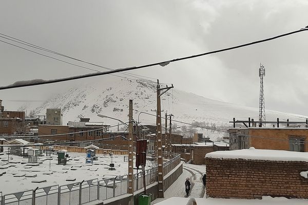 بارش برف در ونایی، جاده ونایی به بروجرد مسدود شد