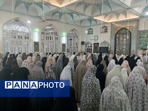 حضور دانش‌آموز خبرنگاران پانا در نماز جمعه به مناسبت روز خبرنگار