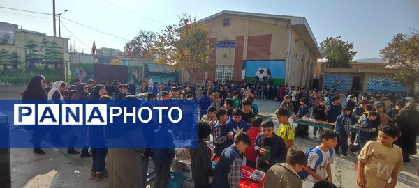 برگزاری بازارچه دانش‌آموزی در مدرسه شهدای فرهنگی شهرستان شیروان