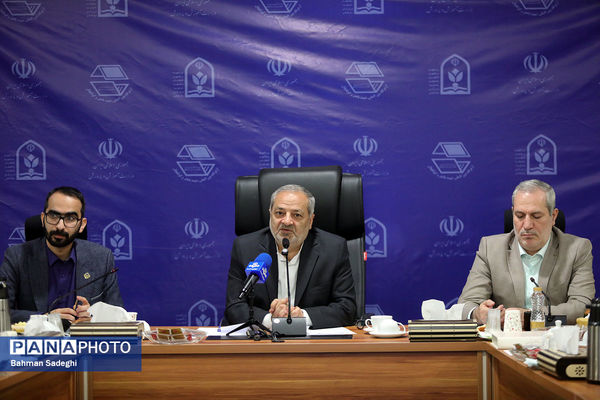 نشست صمیمی وزیر آموزش و پرورش با مدال آوران المپیادهای جهانی
