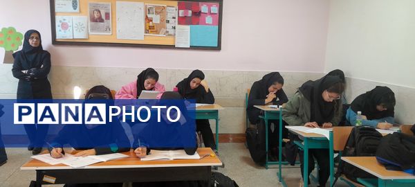 برگزاری آزمون پایش در دبیرستان فرزانگان استعداد درخشان شهرستان ملارد