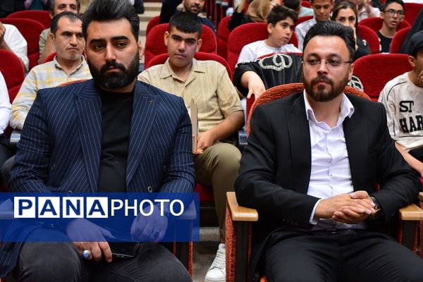 تجلیل از پسران ممتاز دبیرستان امام رضا در بهارستان‌دو