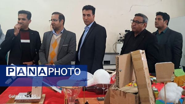 نمایشگاه جشنواره «نوین کاو» در پژوهش سرای دانش‌آموزی حاجی آباد