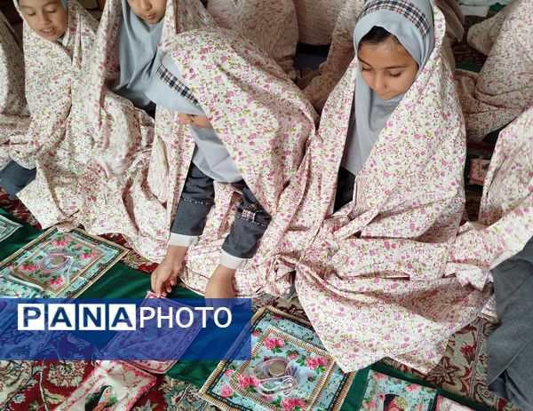 جشن عبادت دانش‌آموزان دختر در کانون فرهنگی تربیتی عاطفه شهرستان کاشمر 