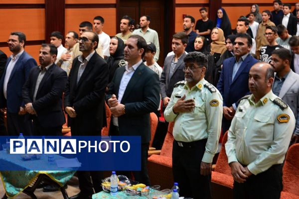 تجلیل از پسران ممتاز دبیرستان امام رضا در بهارستان‌دو