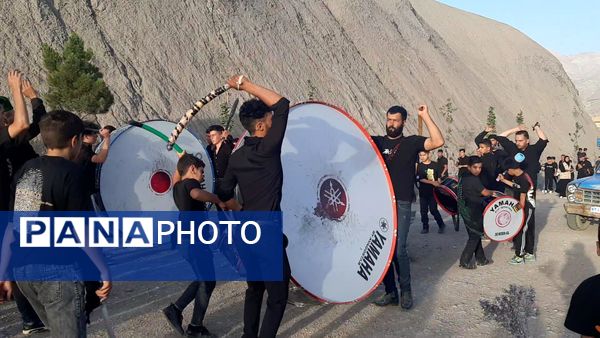 آیین زنجیر زنی و عزاداری روز تاسوعای حسینی