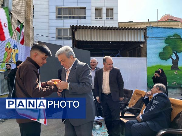 آیین نواختن زنگ مهر در آموزشگاه استثنایی ایثار ناحیه دو مشهد 
