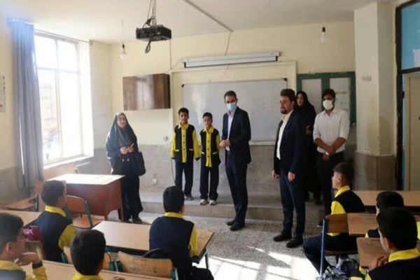 طرح «یک روز در مدرسه» در لرستان آغاز شد