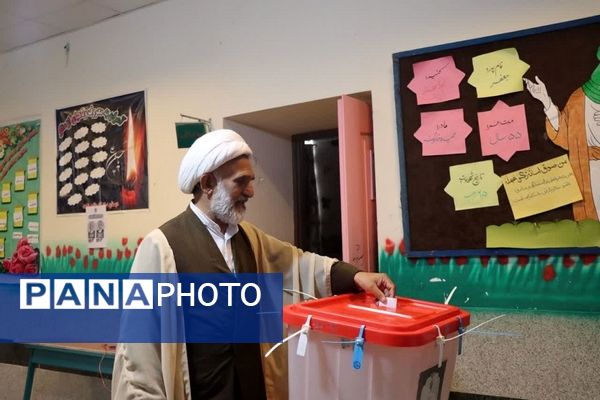مردم قلعه‌گنج پای کار ایران