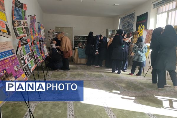 برپایی نمایشگاه «دختران نجابت» در دبیرستان شهیدان مشتاقیان ناحیه ۳ شیراز