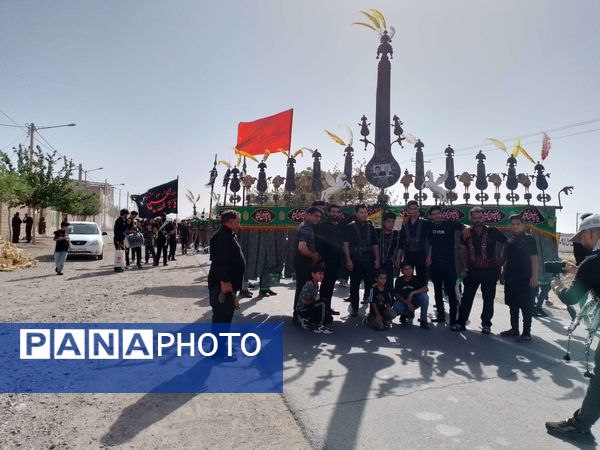 مراسم سینه زنی و علم گردانی اهالی روستای نقاب در امامزاده سید حسن روستای میرآباد