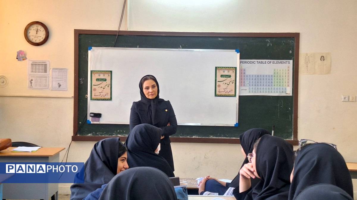 اجرای طرح «قاضی مدرسه» در دبیرستان دخترانه فاطمیه ناحیه یک کرج