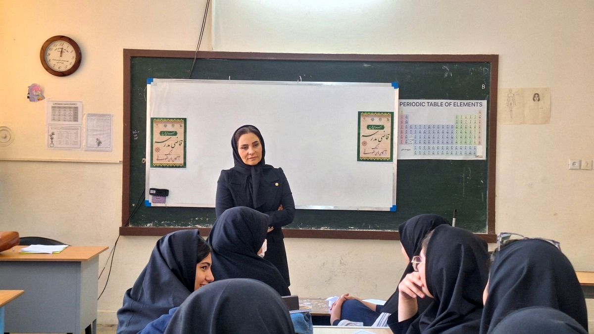 اجرای طرح «قاضی مدرسه» در دبیرستان دخترانه فاطمیه ناحیه یک کرج