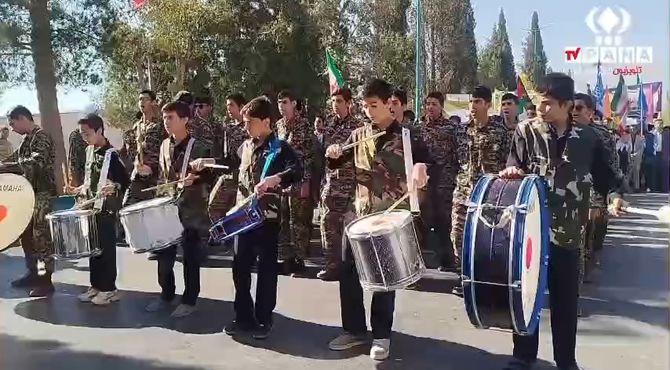 راهپیمایی یوم الله ۱۳ آبان مدرسه صدرا مهریز