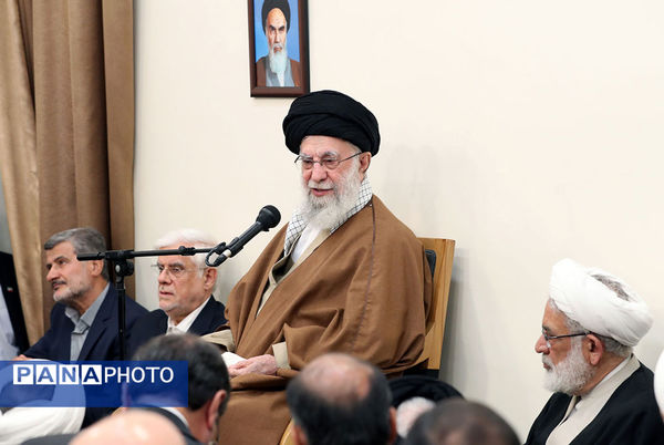 دیدار جمعی از مسئولان ارشد سه قوه با رهبر انقلاب