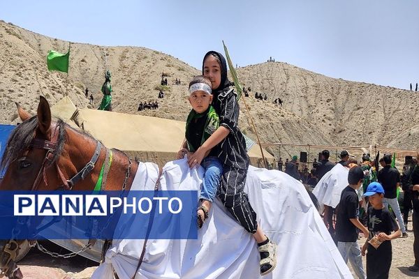 تعزیه خوانی در روز عاشورای حسینی در گلزار شهدای بار 