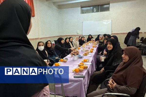 جلسه شورای دبیران در مدرسه جوادالائمه بهارستان ۲