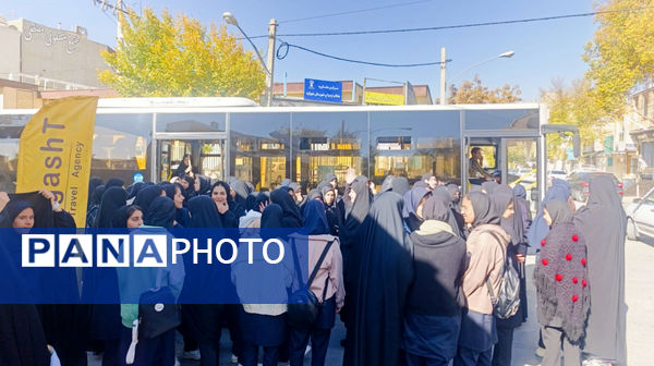 نسل بیدار انقلاب؛ خروش دختران شاهد فاطمه‌زهرا(س) شهرکرد مقابل استکبار جهانی